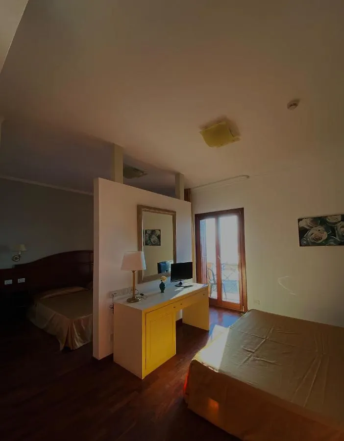 Hotel La Lampara Reggio Calabria 3*,